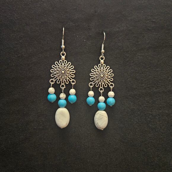 Antique silver sunburst and dyed/natural howlite chandelier earrings - Picture 2 of 4